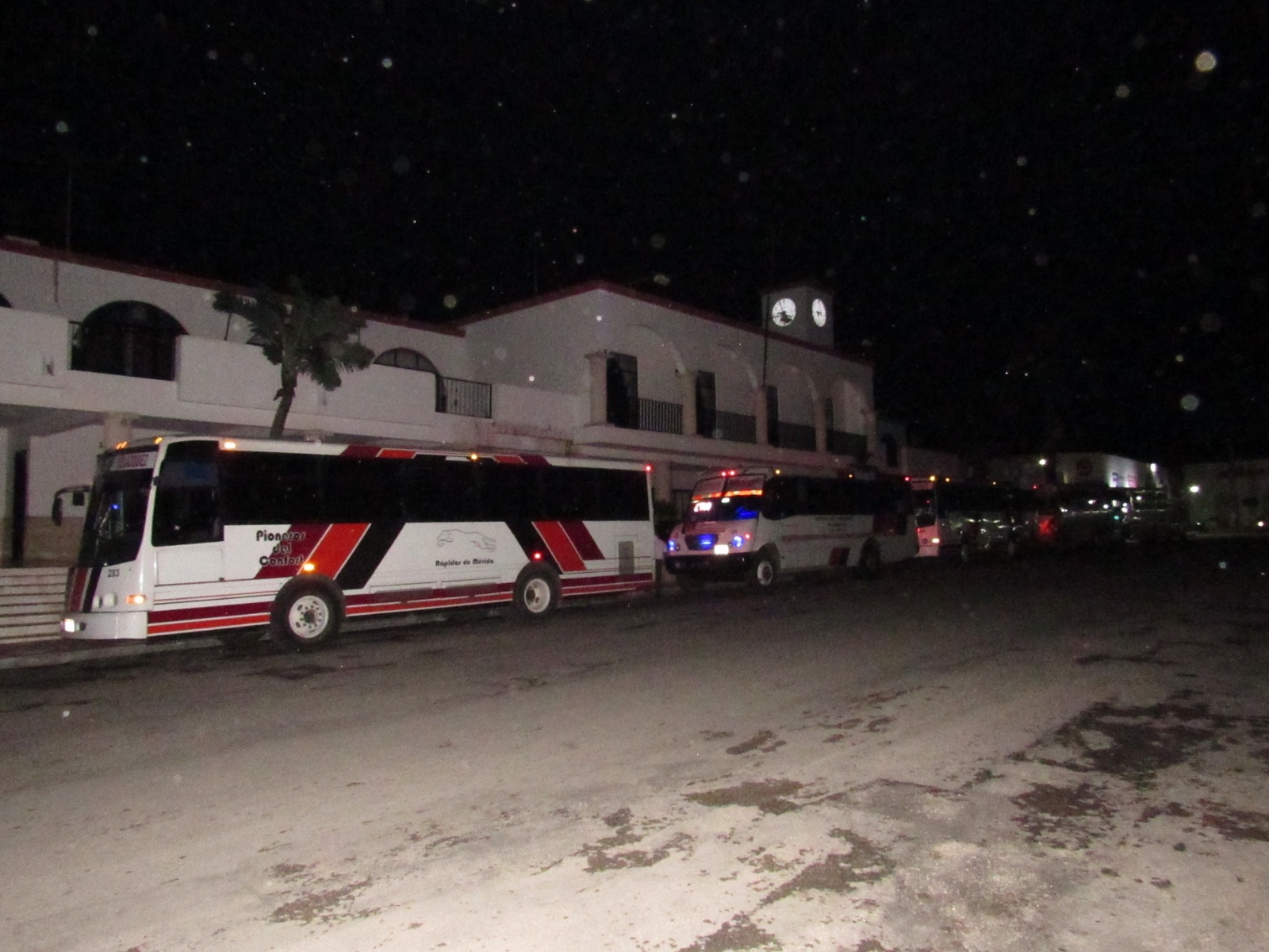 Envían autobuses al oriente de Yucatán por Tormenta Tropical Marco