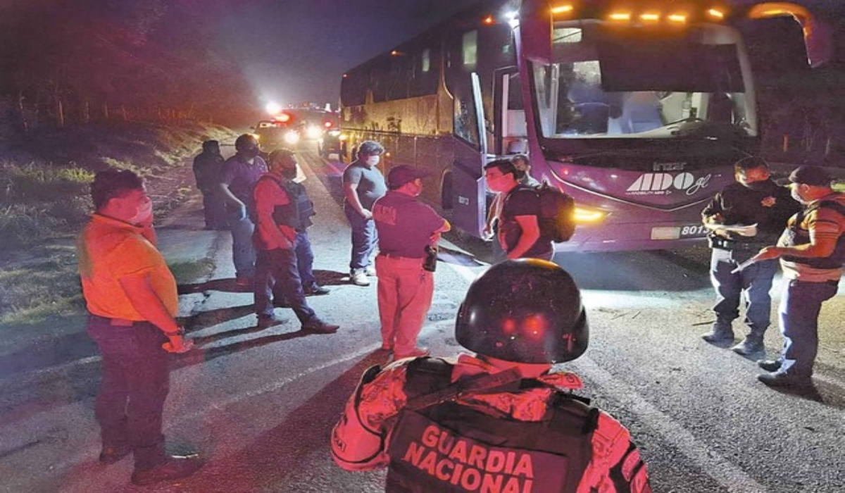 Comando armado asalta autobús en el Periférico de Campeche