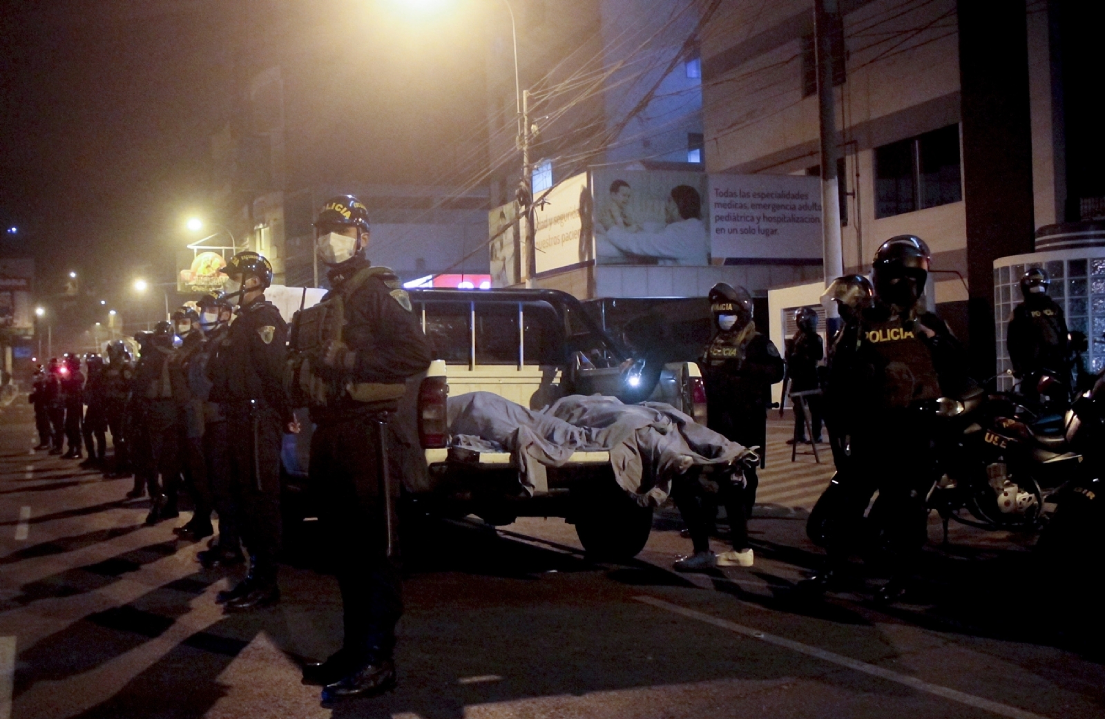 VIDEO: Mueren 13 personas en Perú tras redada de policía para disolver fiesta clandestina