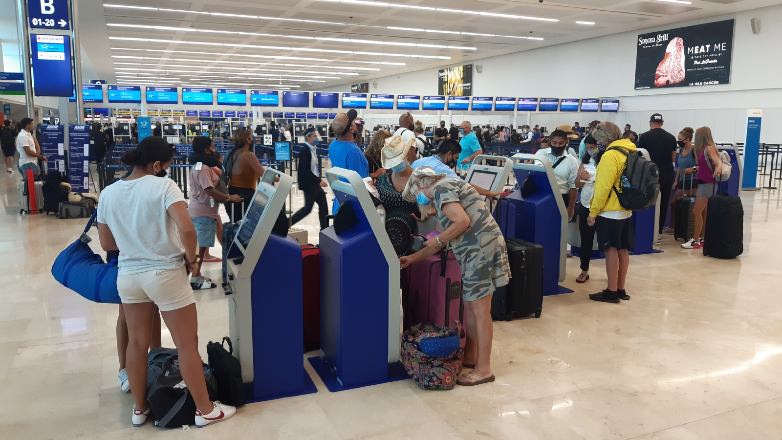 Aeropuerto de Cancún cancela 16 vuelos internacionales por "Marco"