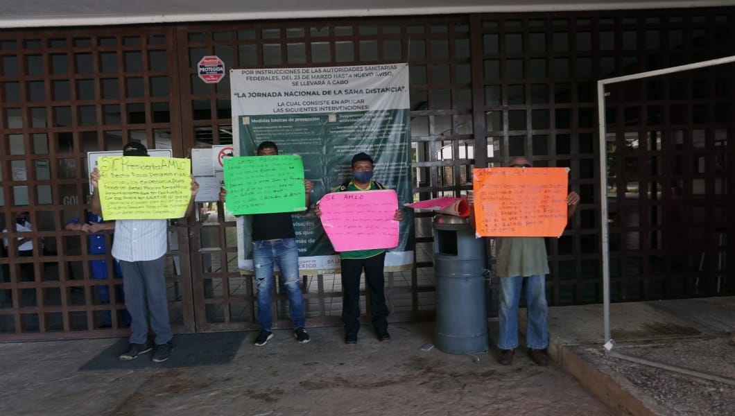 Pescadores de altura bloquean acceso al Palacio Federal en Campeche
