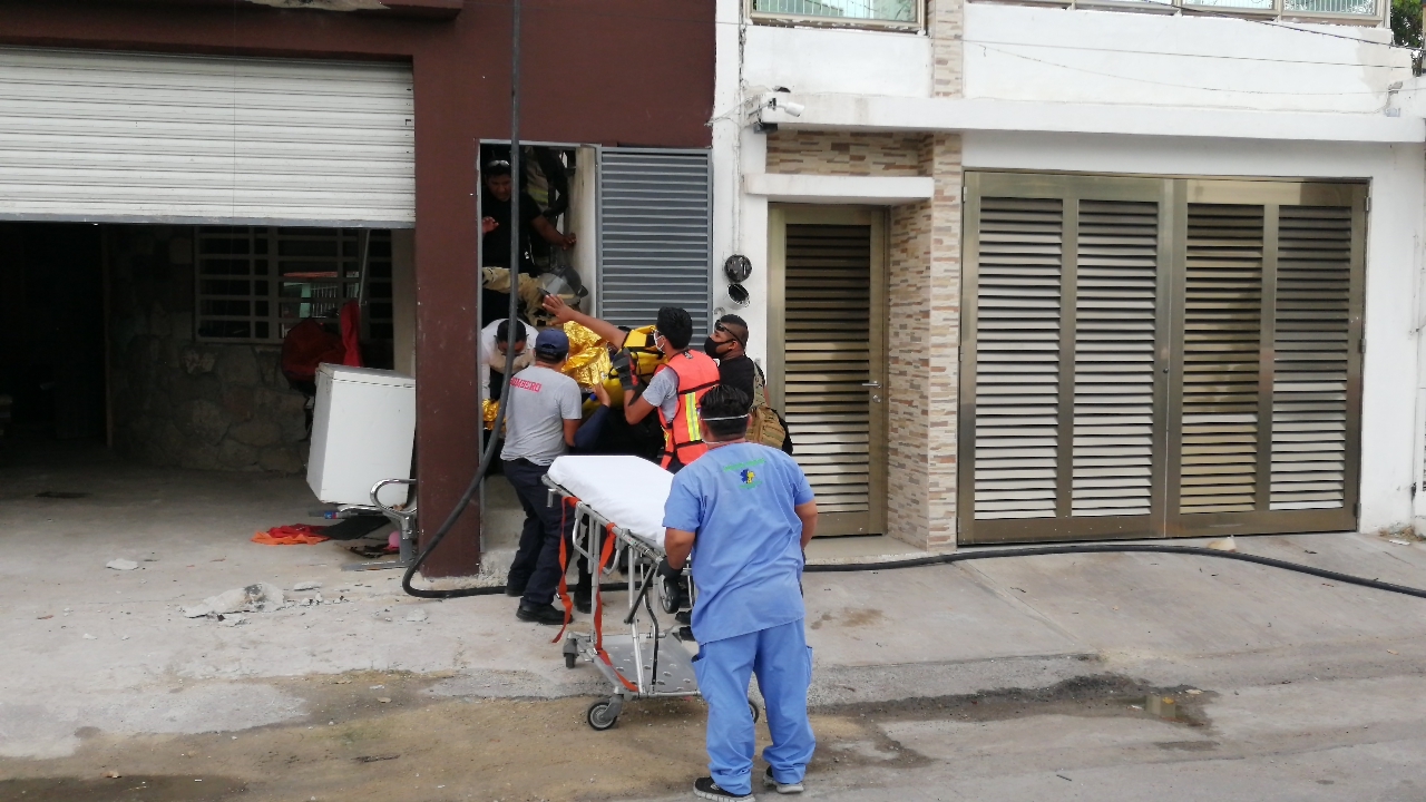 Trabajador se electrocuta y es trasladado al hospital en Chetumal