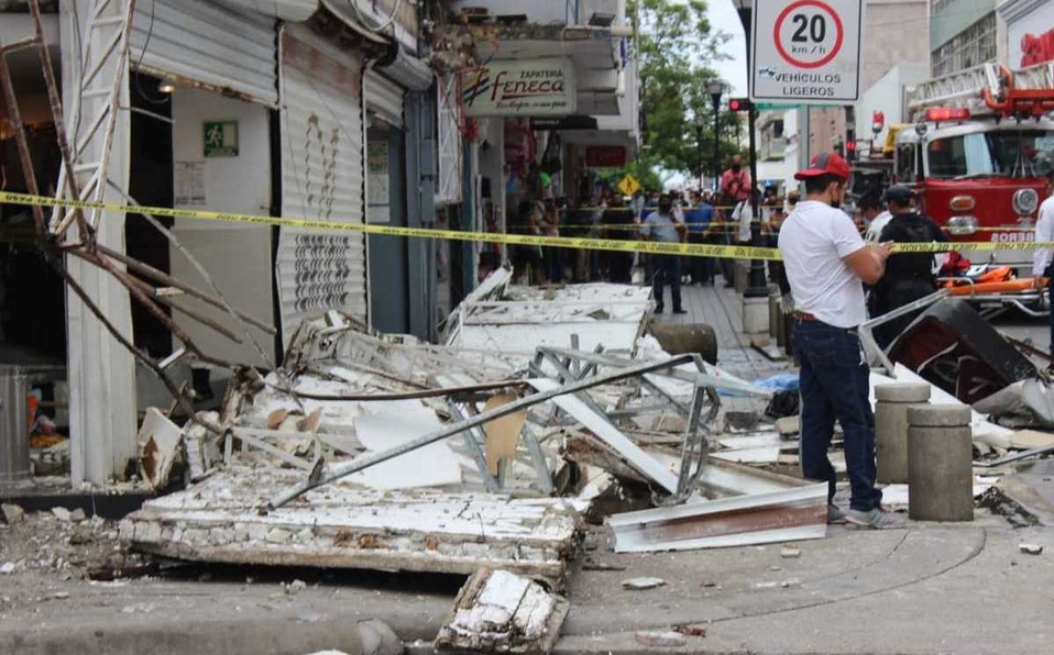 Mujer muere aplastada por una marquesina que se desplomó en el centro de Tampico