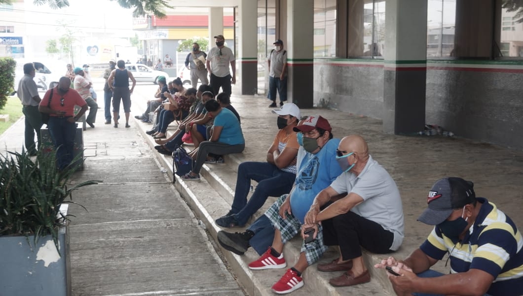 Pescadores de altura protestan en el Palacio Federal de Campeche para exigir un préstamo
