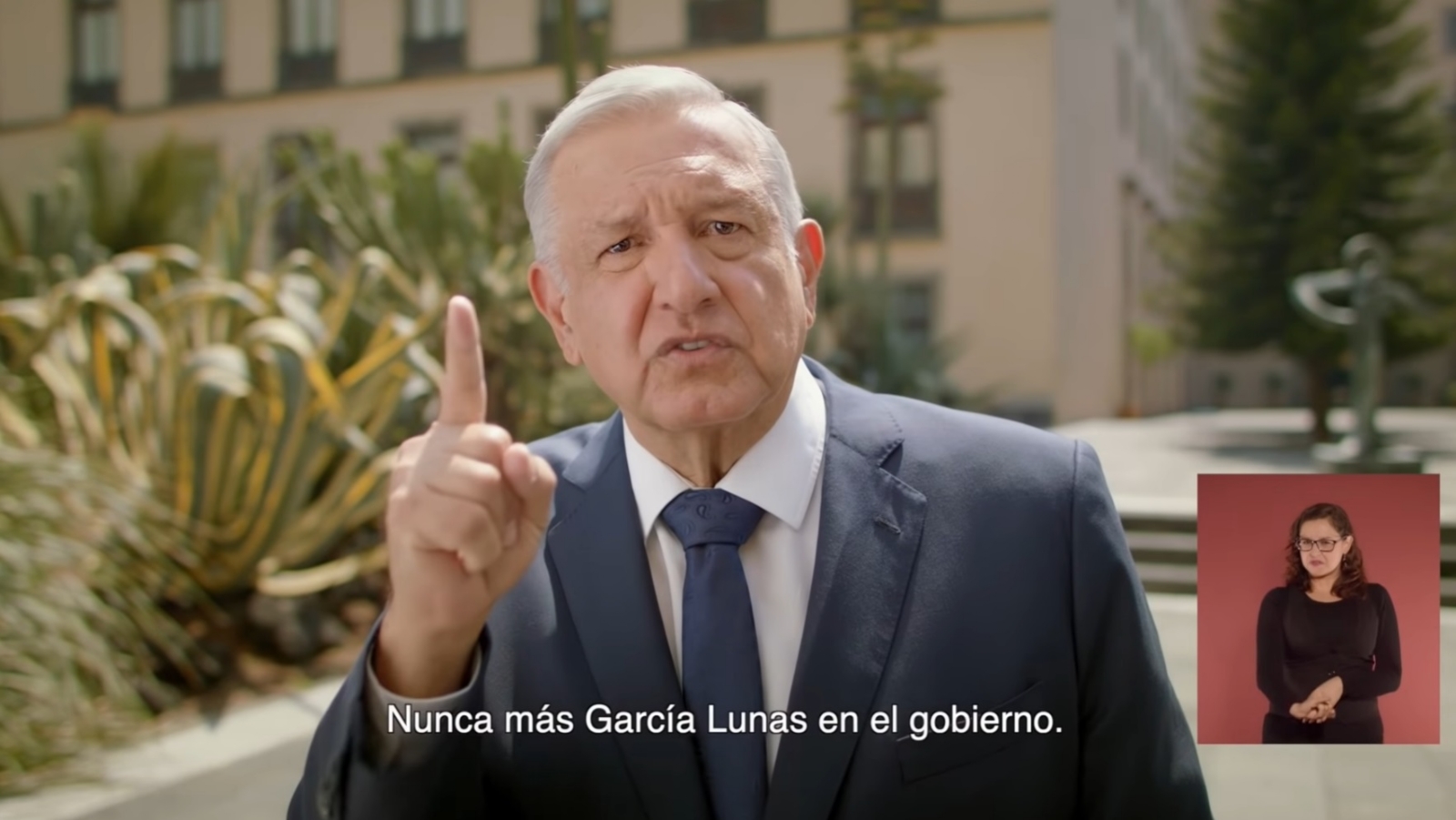 García Lunas, nunca más en el gobierno, dice AMLO en spot