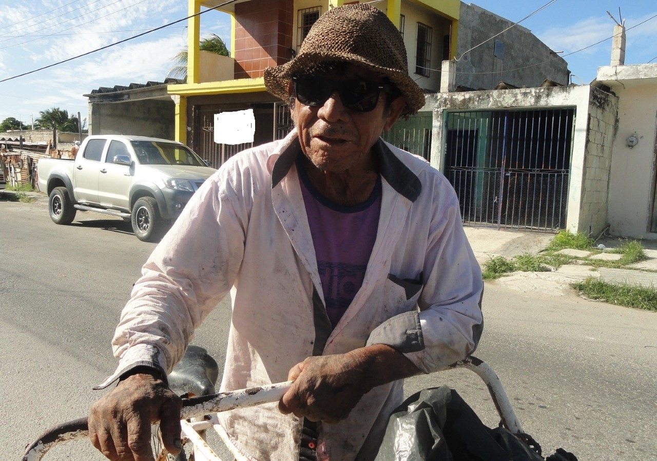 Abuelito “Rambo”, orgulloso pescador de Progreso