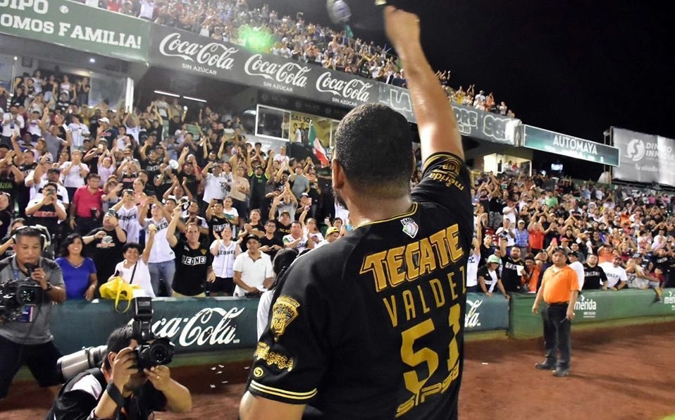 César Valdéz se despide de los Leones de Yucatán, regresa a Grandes Ligas