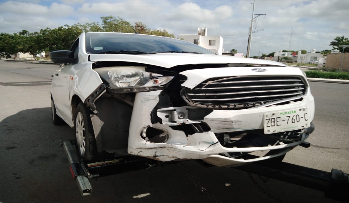 Conductor olvida su cubrebocas y ocasiona un accidente vial en Mérida