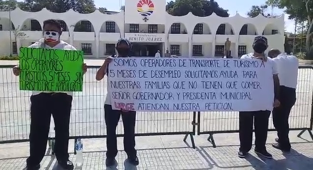 Operadores turísticos de Cancún se manifiestan; exigen apoyo