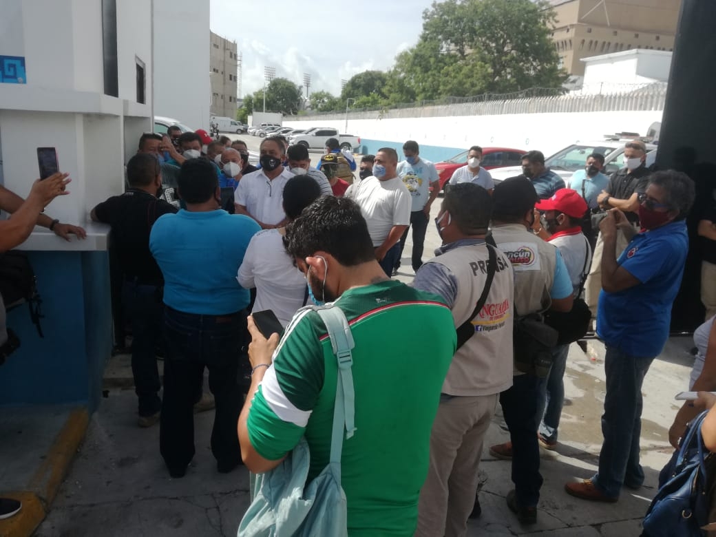 Policías de Cancún protestan por diferencia de sueldos