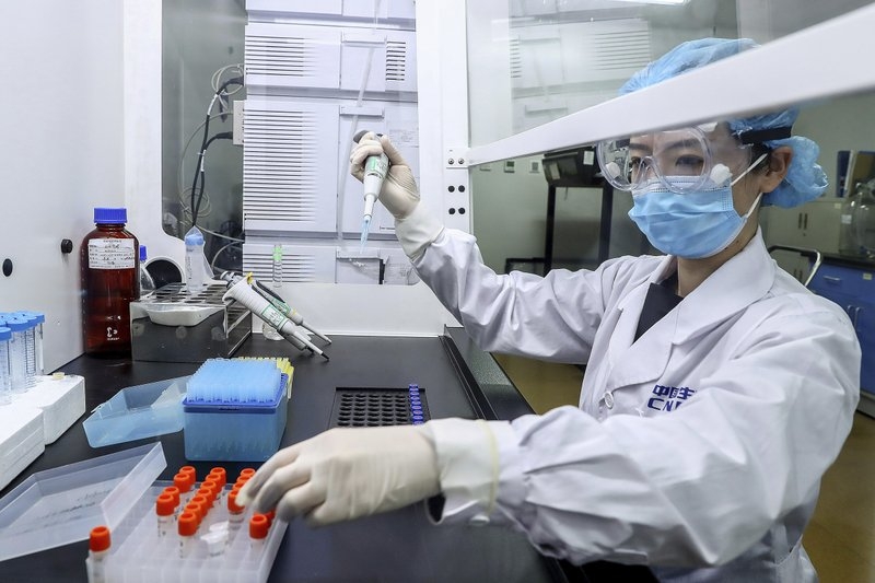 ¿El COVID-19 se creó en un laboratorio chino? OMS realiza entrevistas a científicos asiáticos
