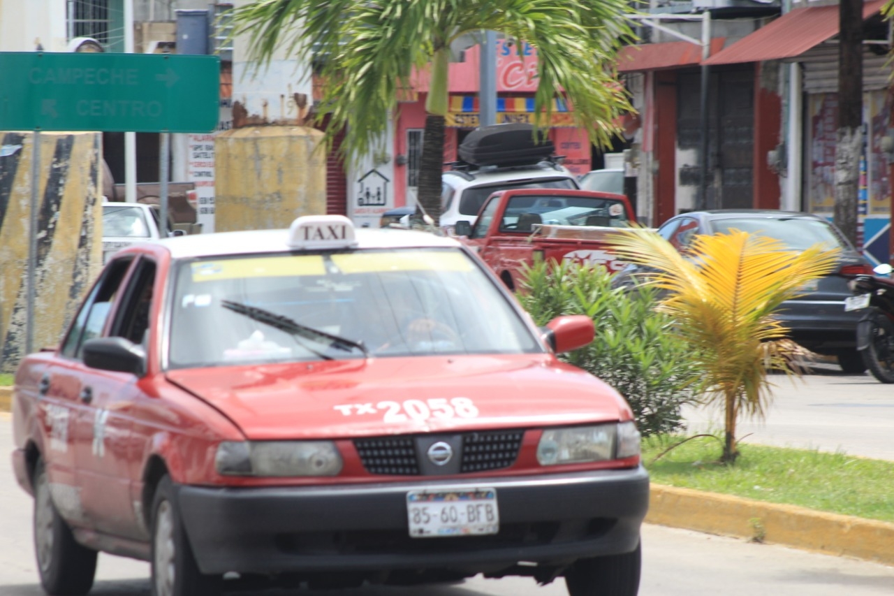 Restricciones por COVID-19 dejan sin ganancia a taxistas de Ciudad del Carmen