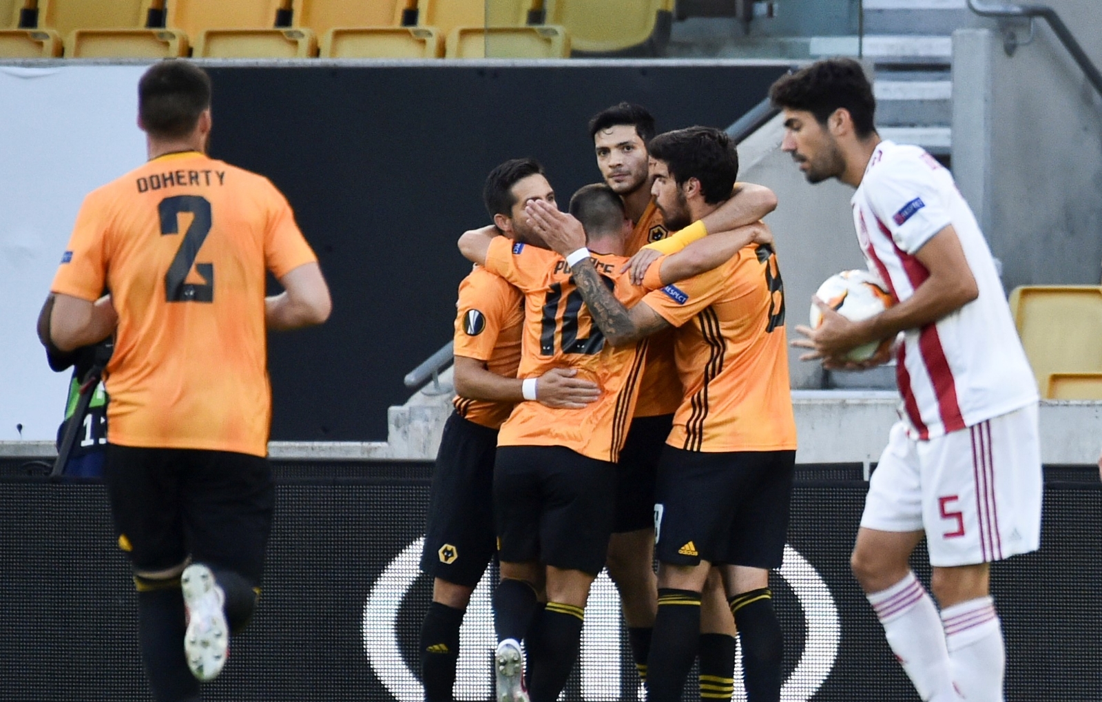 Revive el gol de Raúl Jiménez con el que Wolves se mete a cuartos de Europa League