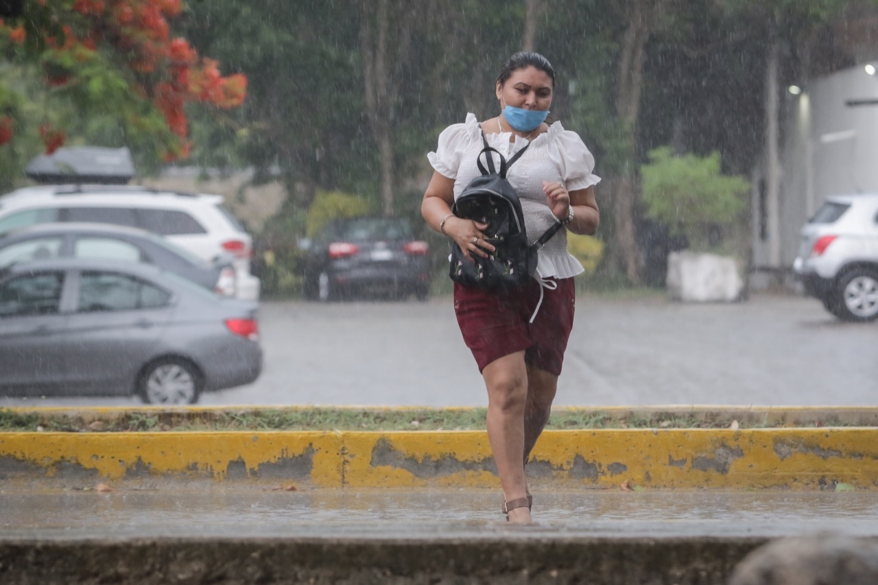 Lluvias fuertes y chubascos para hoy en la Península de Yucatán