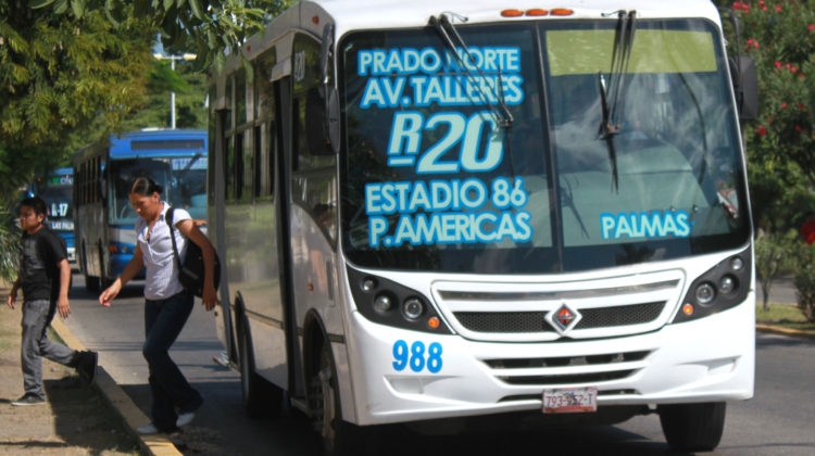Choferes de transporte público en Cancún serán arrestados si no llevan cubrebocas