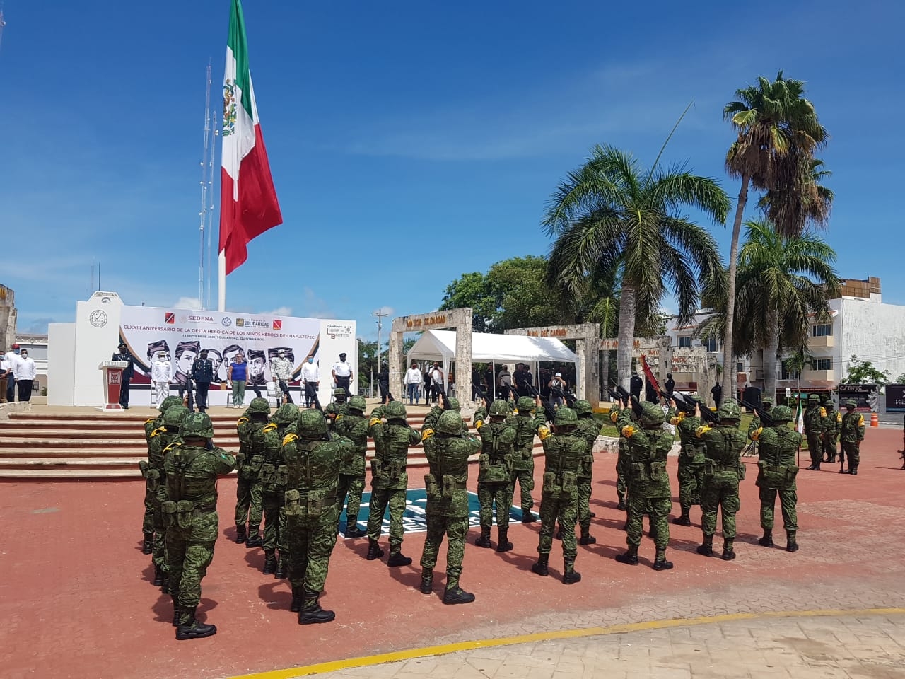 Realizan ceremonia cívica para honrar a los Niños Héroes en Playa del Carmen