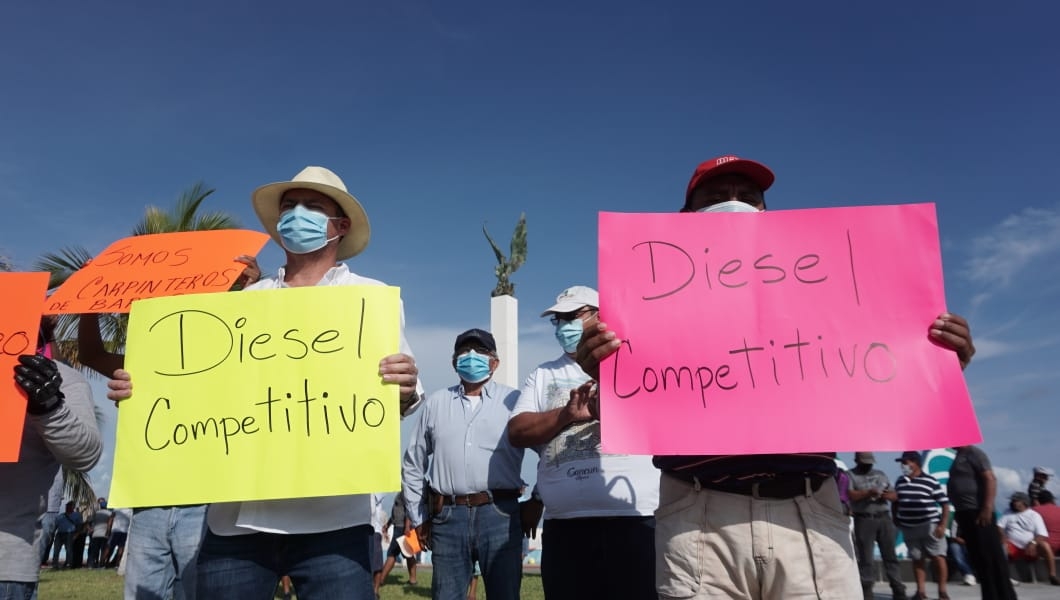 Pescadores de altura protestan en el malecón de Campeche