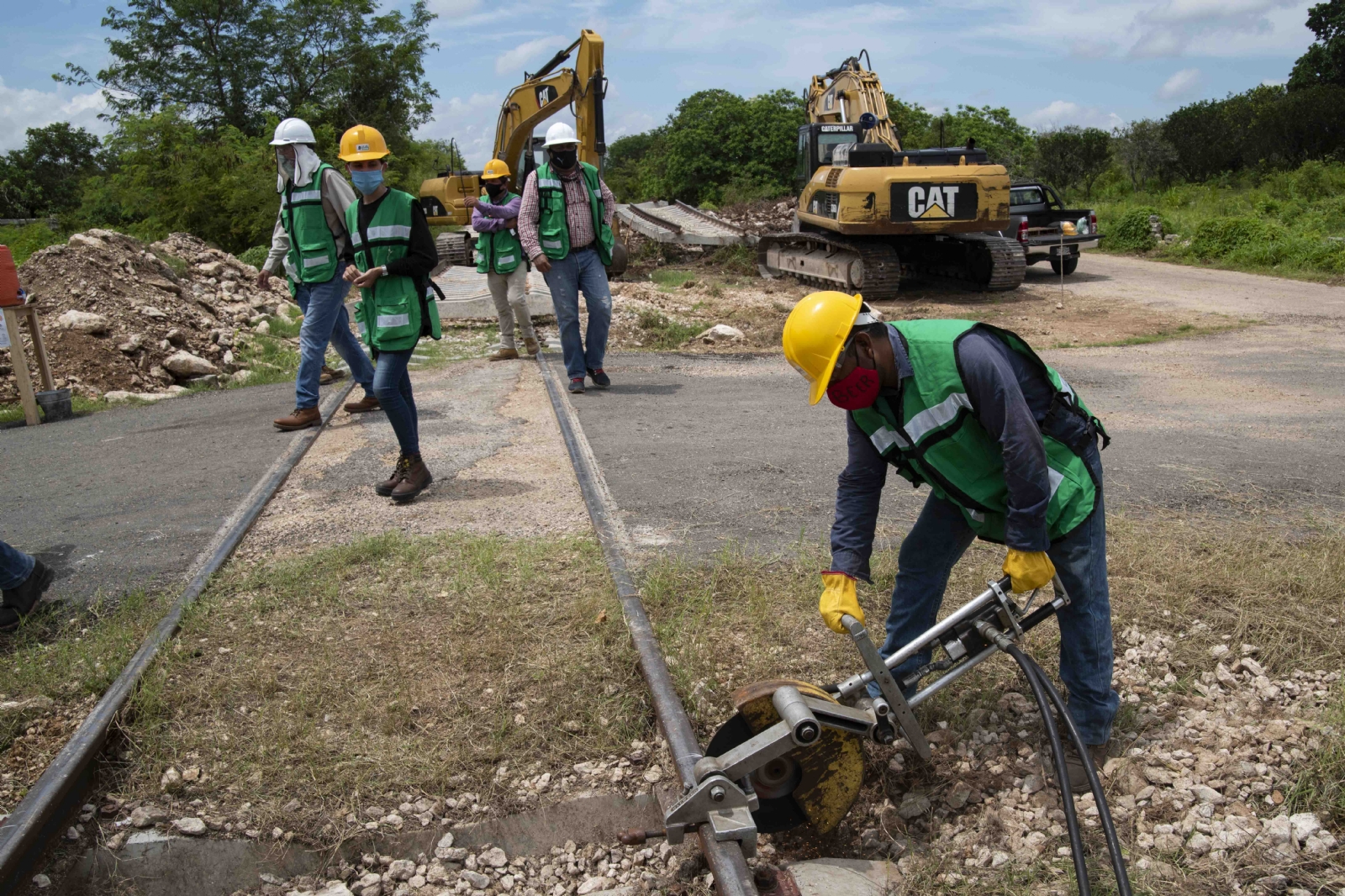 Tren Maya: avanzan en el desmontaje de guía antigua y reubicación de árboles