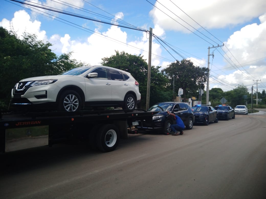 Aseguran tres camionetas que circulaban sin placas en Mérida