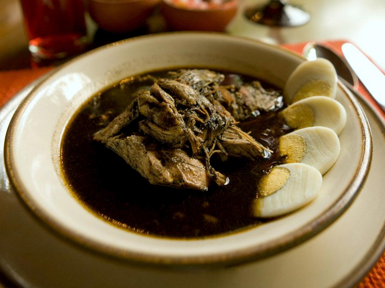 Cómo preparar relleno negro yucateco, paso a paso, para disfrutar con la familia el fin de semana