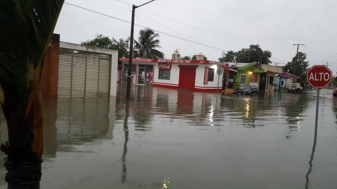 Avenidas de Chetumal, entre inundaciones, baches y fallas en la iluminación