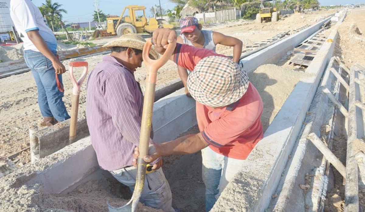 Albañiles denuncian explotación laboral en el Malecón Costero de Ciudad del Carmen