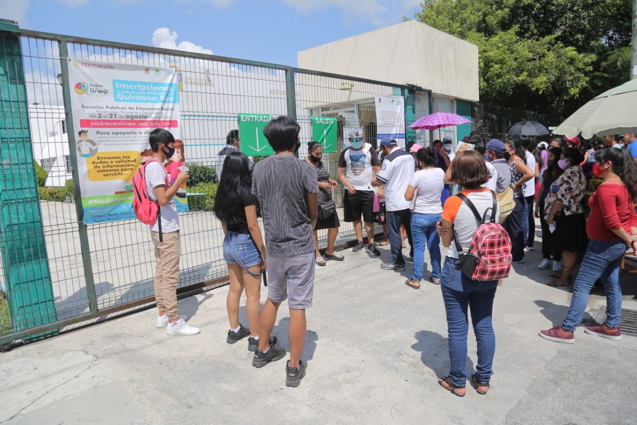 Jóvenes buscan un lugar para continuar sus estudios en Quintana Roo