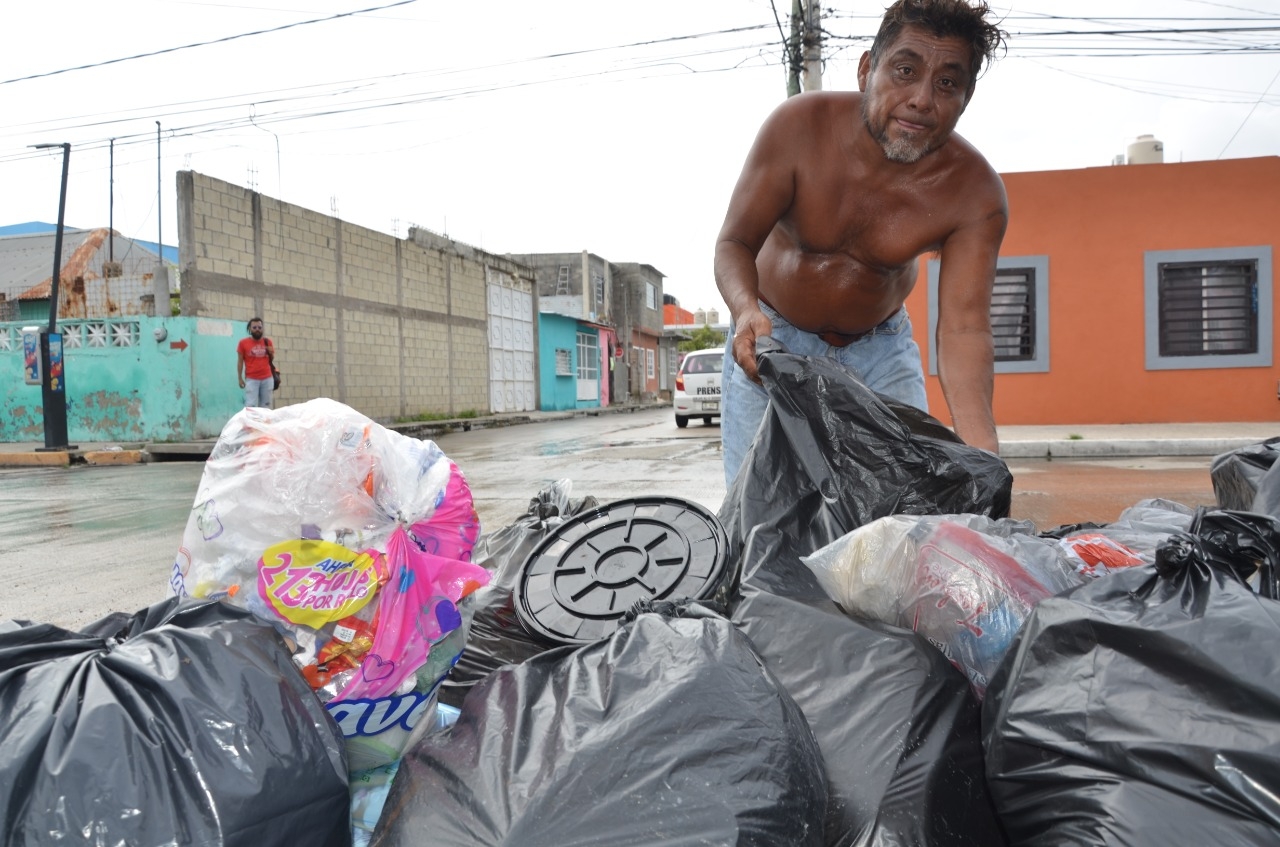 El "rey de la basura" lucha por sobrevivir en Ciudad del Carmen