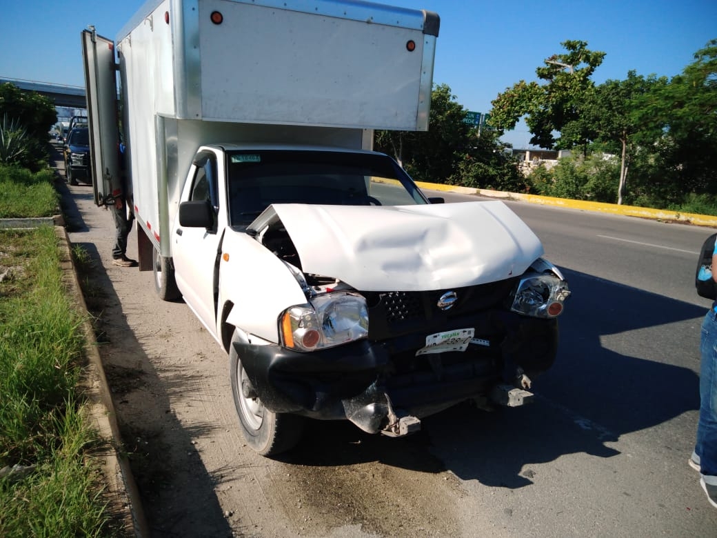 Así quedaron 3 autos tras carambola en el Periférico de Mérida