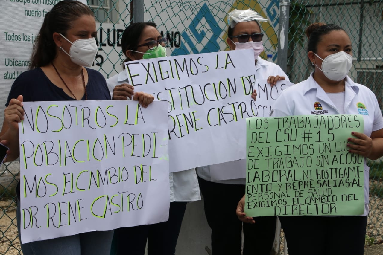 Trabajadores del Centro de Salud Urbano protestan en Cancún