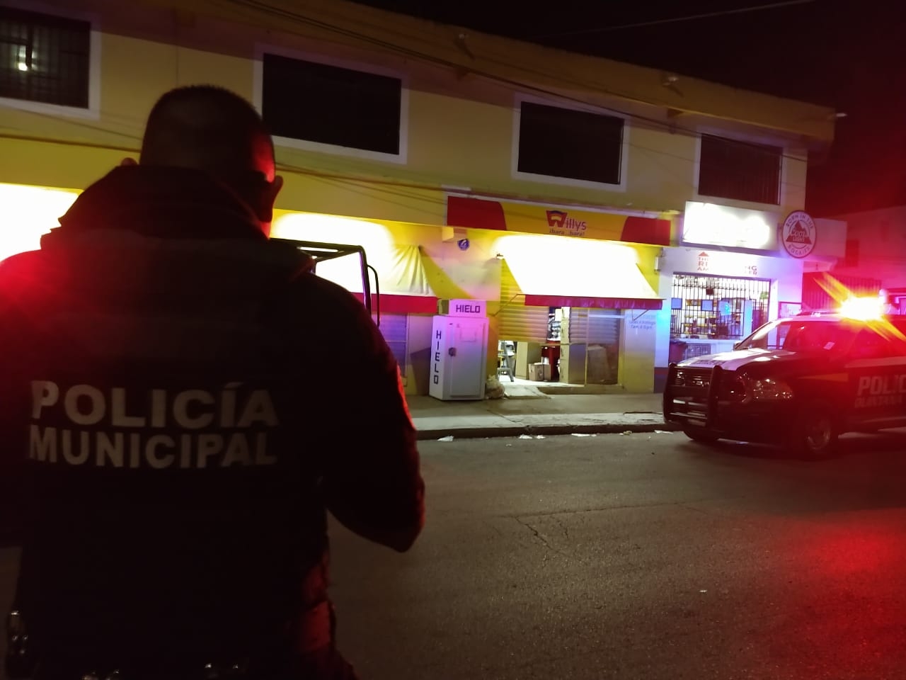 Hombres armados asaltan tienda de abarrotes en Cancún