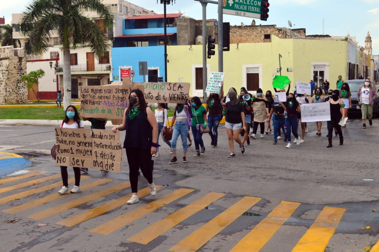 Feministas de Campeche marchan para exigir el aborto legal