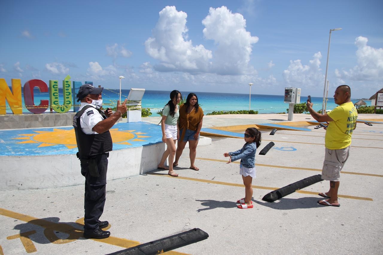 Playas de Cancún, con buena afluencia de turistas pese a semáforo naranja