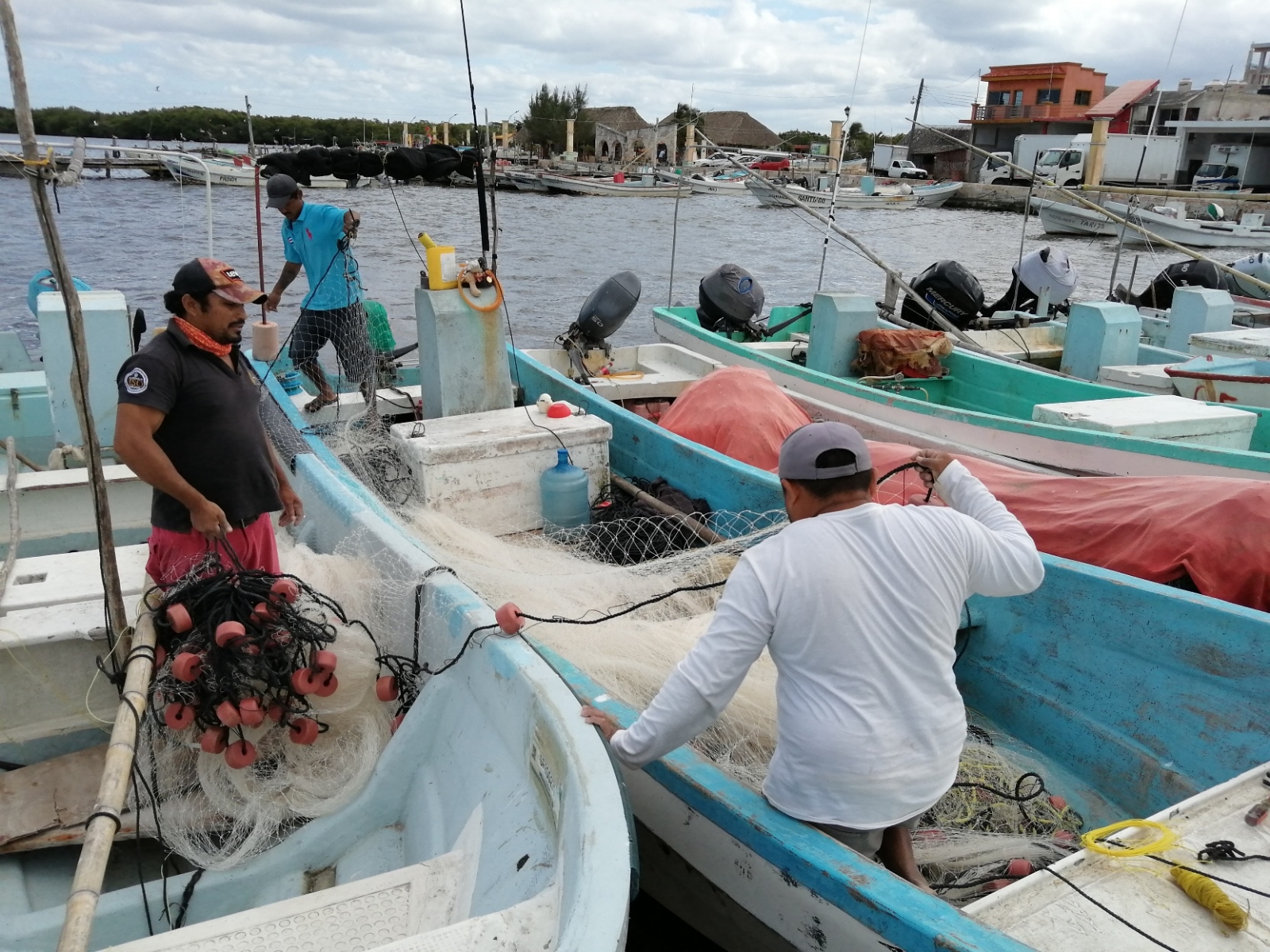 Pescadores en crisis por baja captura en Río Lagartos, Yucatán