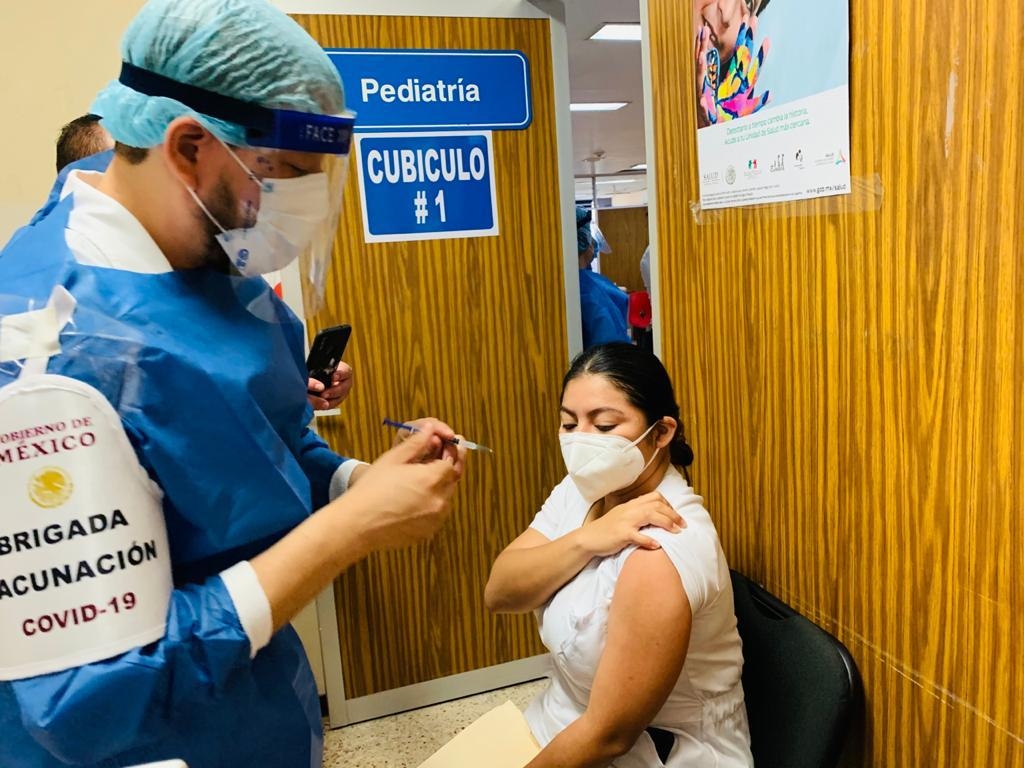 Inicia vacunación contra el COVID-19 en el Hospital General de Ciudad del Carmen