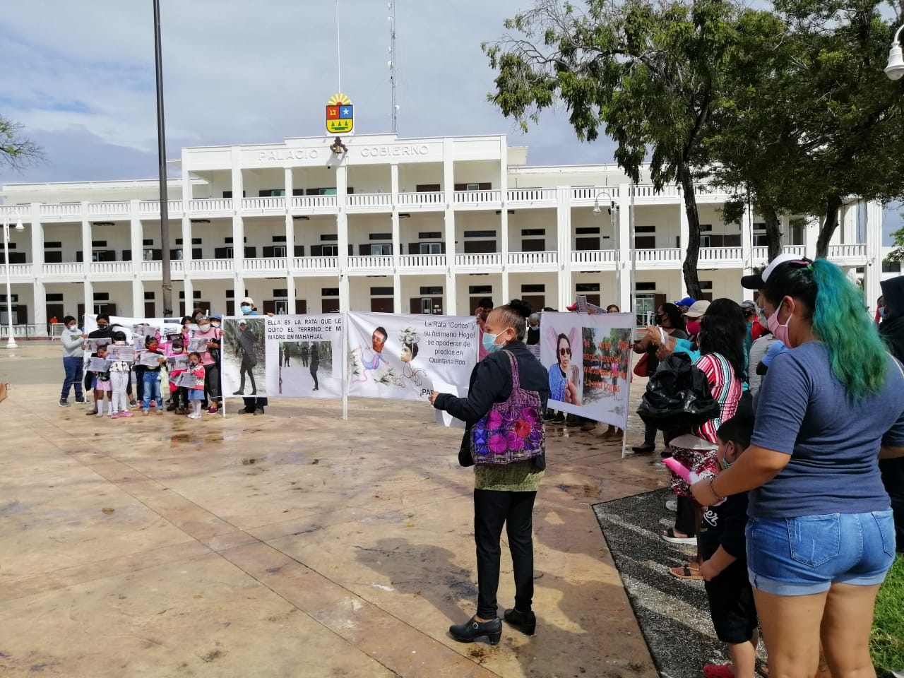 Pobladores de Mahahual protestan contra la activista Fabiola Cortés en Chetumal