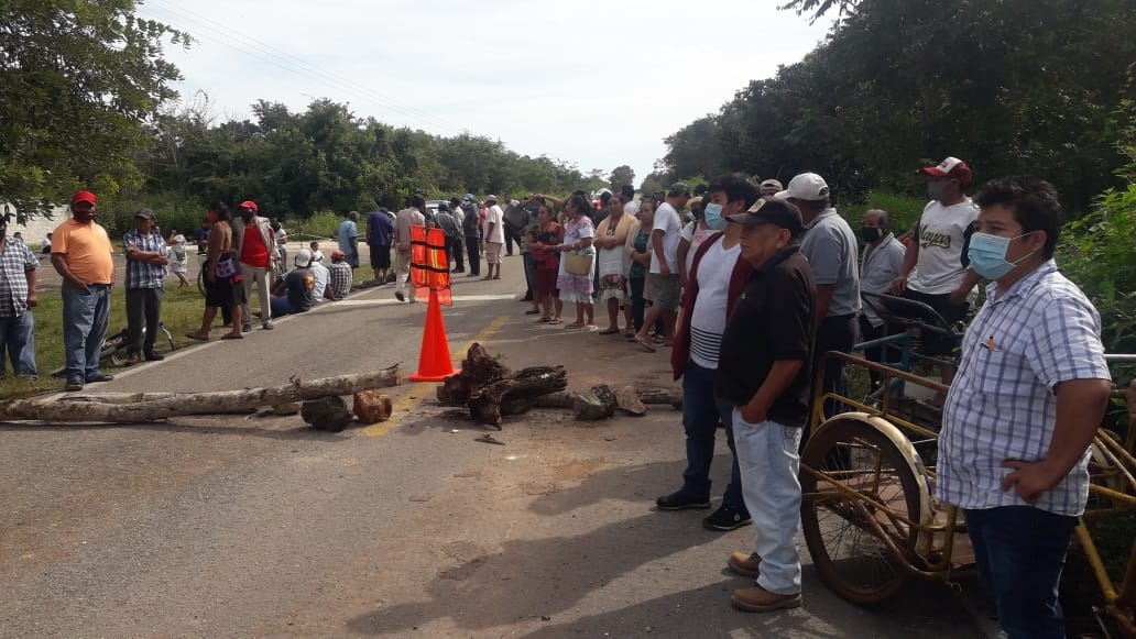 Ejidatarios de Tihosuco bloquean carretera Felipe Carrillo Puerto - Valladolid
