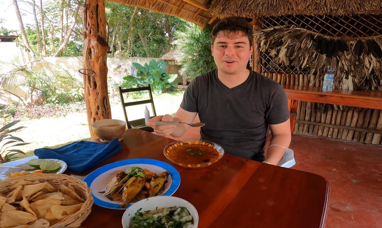 Youtuber extranjero se fue a vivir con una familia maya en medio de la selva