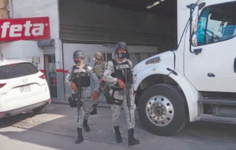 Guardia Nacional busca droga en empresas de paquetería en Campeche