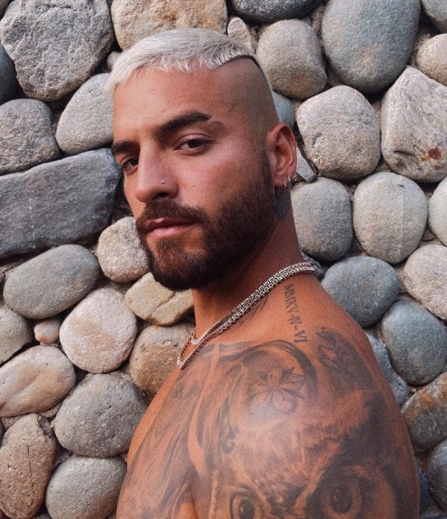 Maluma se convierte en el primer hombre en aparecer solo en la portada de la revista Elle