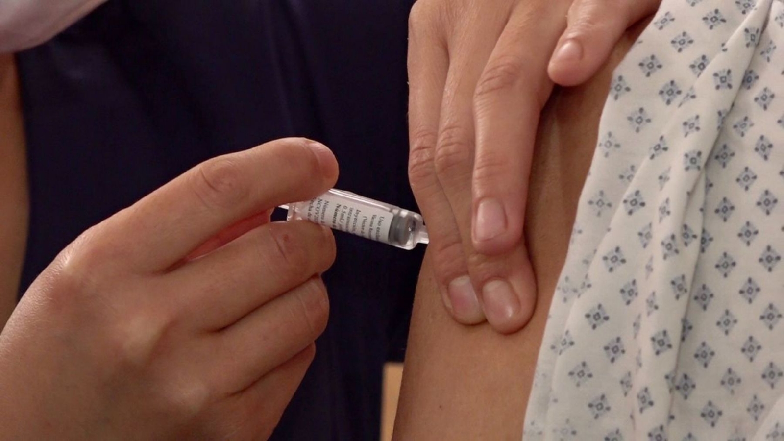 Doctora convulsiona tras recibir la vacuna de Pfizer en Nuevo León