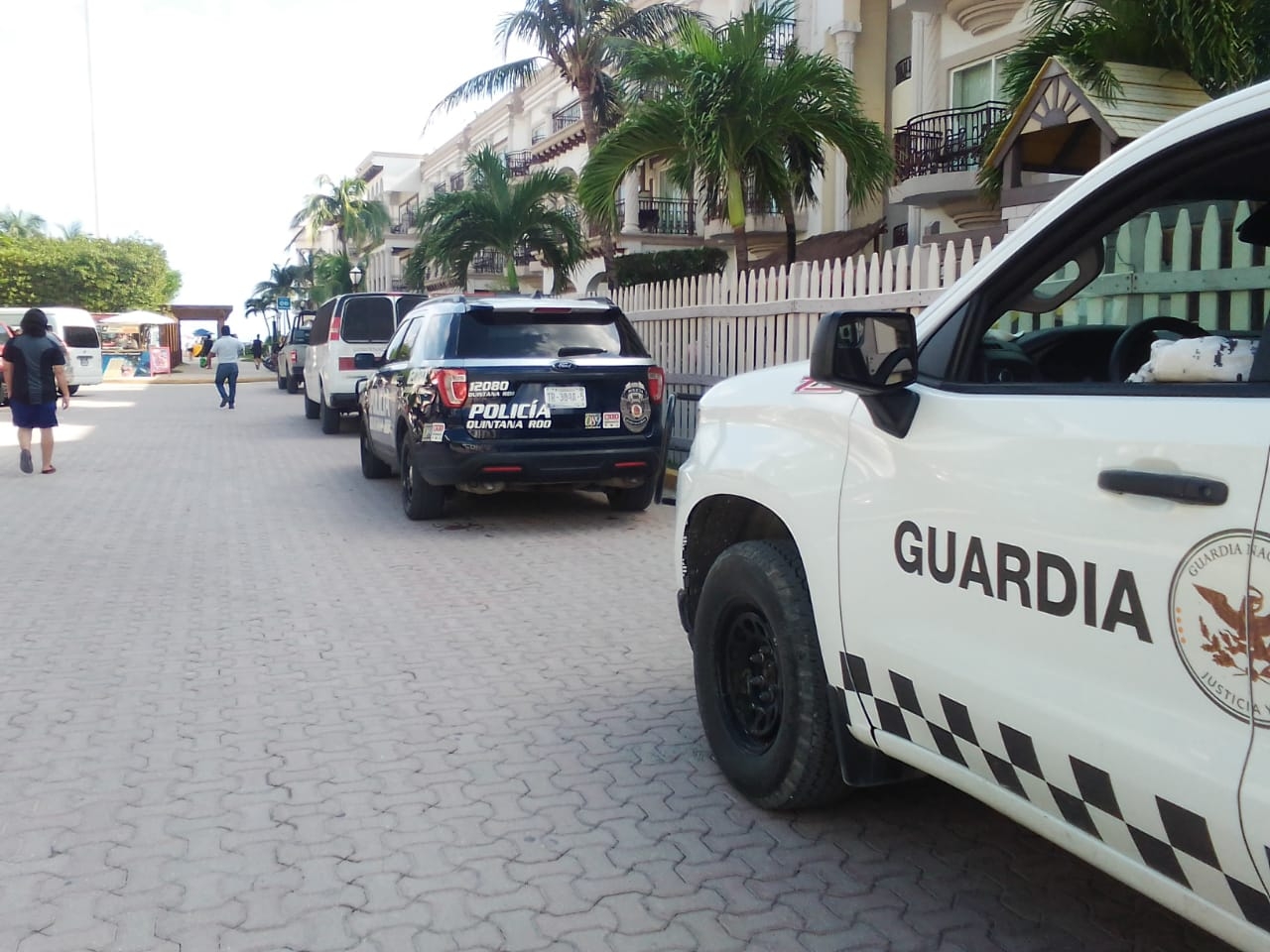 Operativo de policías sorprende a zona turística de Playa del Carmen