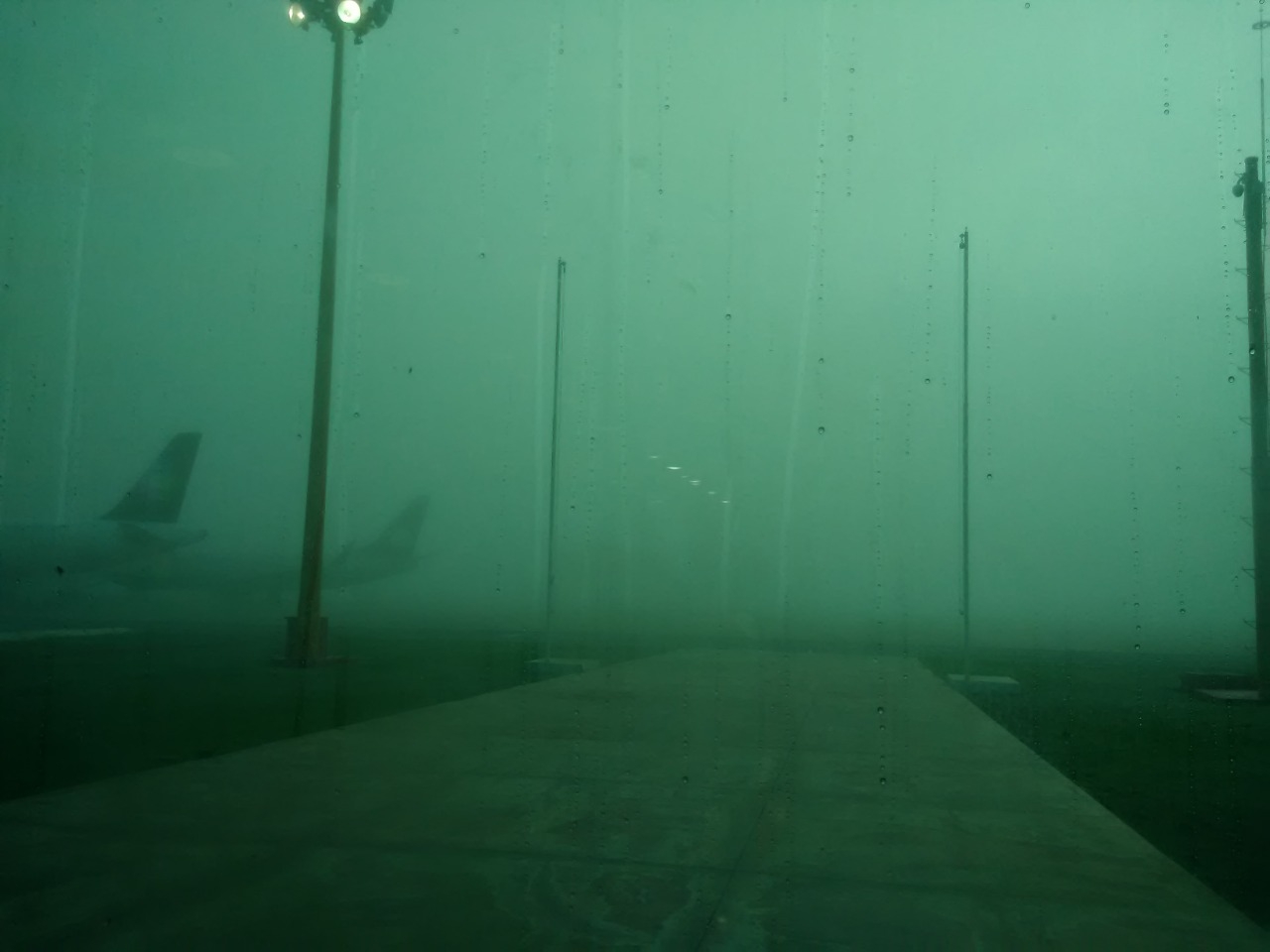 Neblina afecta aterrizaje de vuelos en el aeropuerto de Mérida