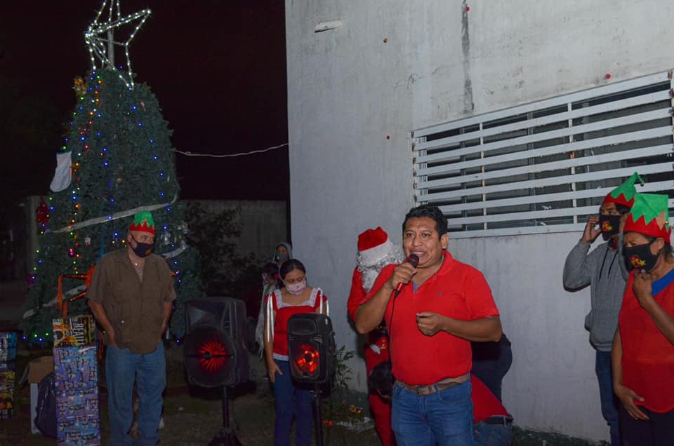 En el año 2014 junto con su hermano, Jesús Antonio, Carlos Uribe fue detenido por posesión de drogas