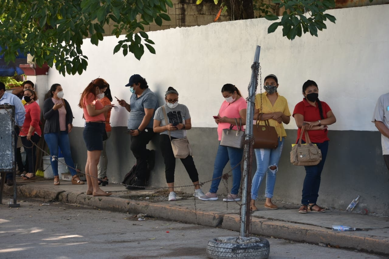 Vacunan contra COVID a maestros de Campeche, así va la jornada
