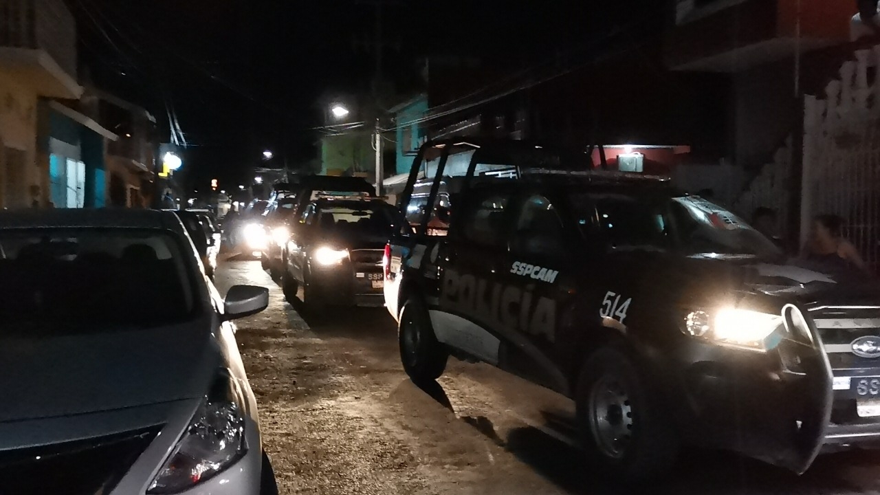 Vecinos persiguen a presuntos ladrones con machetes en Ciudad del Carmen