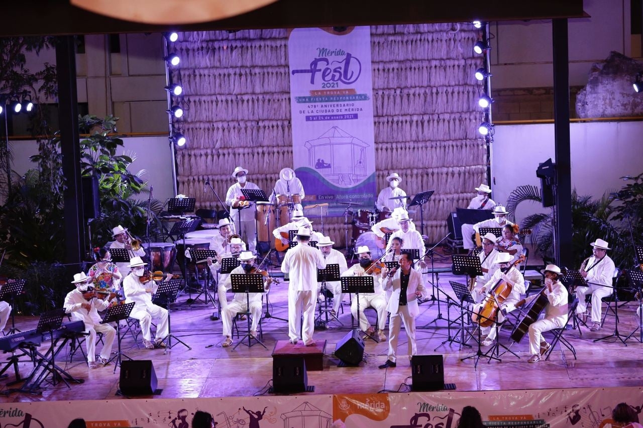 La Orquesta Típica Yukalpetén realiza homenaje a Armando Manzanero en Mérida