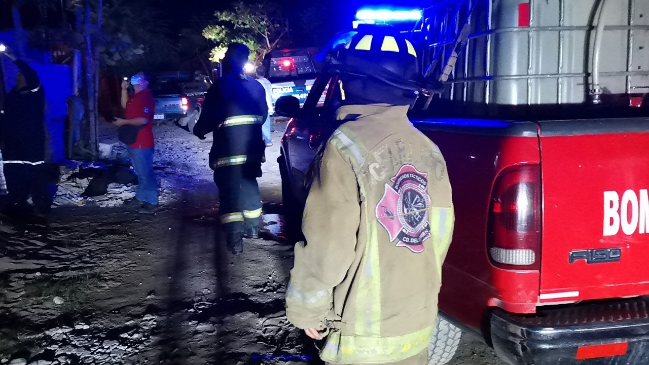 Cortocircuito causa incendio en vivienda irregular de Ciudad del Carmen