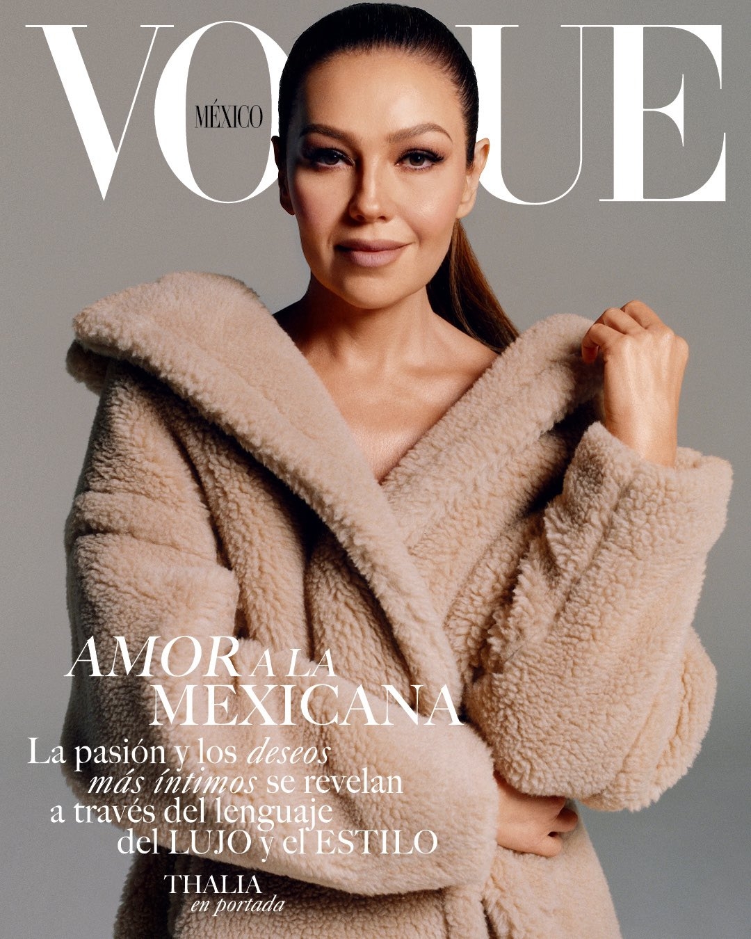 Vogue incluye a la cantante mexicana Thalía en su portada