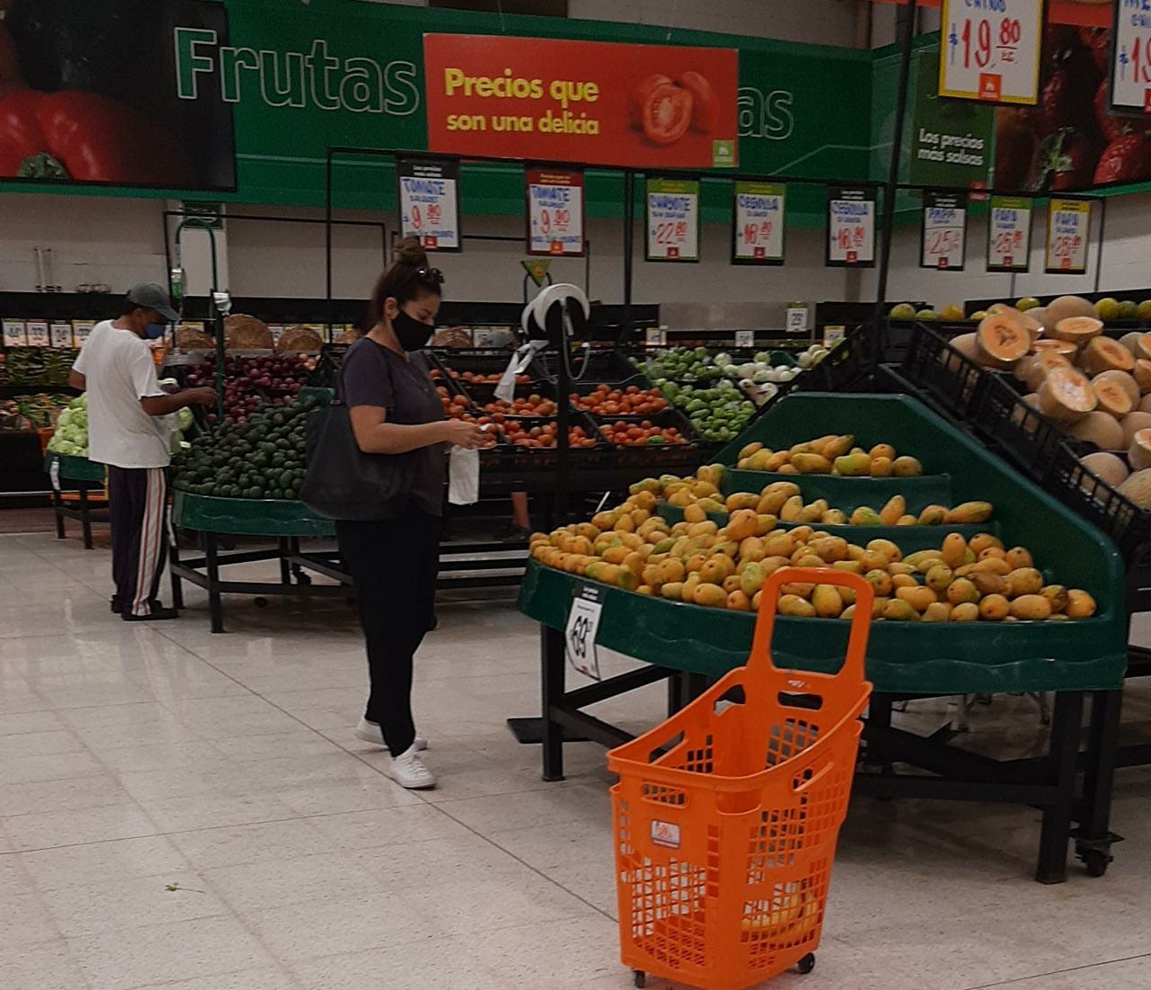 Endurecen medidas sanitarias en supermercados de Playa del Carmen